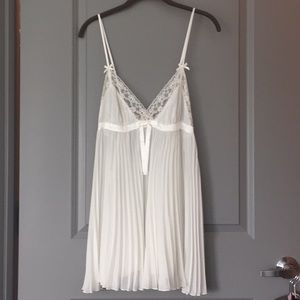 Betsey Johnson white sheer accordion slip  L